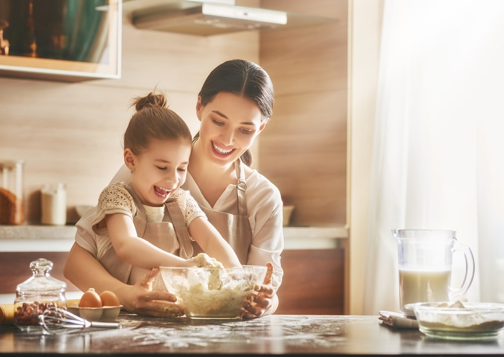 https://www.lukincenter.com/wp-content/uploads/cognitive-benefits-from-kids-cooking.jpg